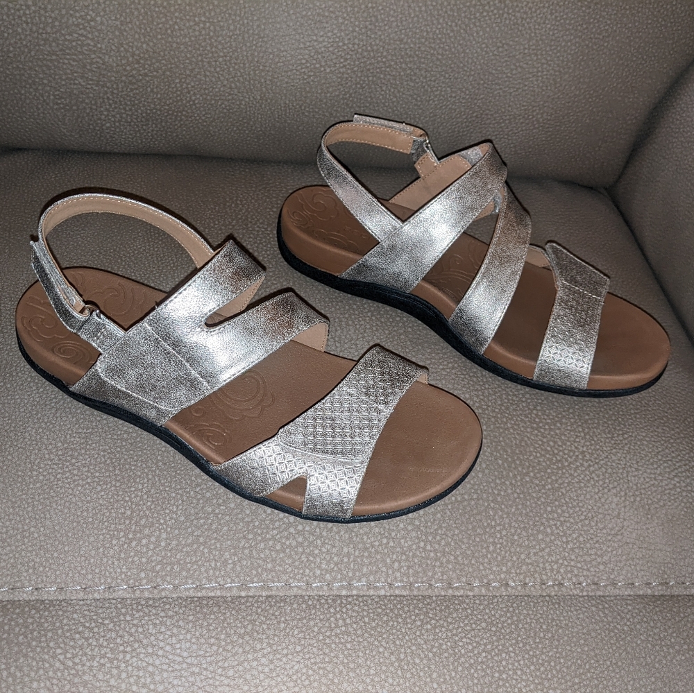 Rockport Ridge ASYM Velcro Leather Embossed Flat Sandals Metallic Champagne 8